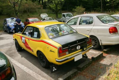 三菱 ランサー1600GSR:黒いトランクフードがスポーティな印象を与えるリアビュー