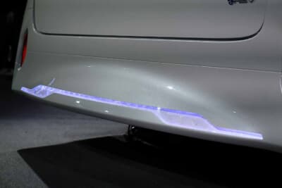 アルファード モデリスタ コンセプト（東京オートサロン2026出展時）：リアのボトムにもイルミネーションをセットしている