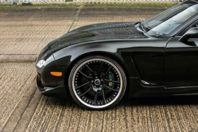 1万6875ポンド（邦貨換算約359万円）で落札されたマツダ「RX-7」（C）Iconicauctioneers