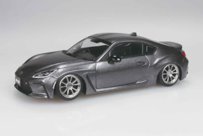 トヨタ GR86：塗装不要の成型色でありながら重厚感のあるマグネタイトグレーメタリック