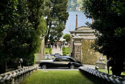 世界各国から訪れた来場者およびメディア関係者は、華やかなオープニング・パレードにも立ち会った