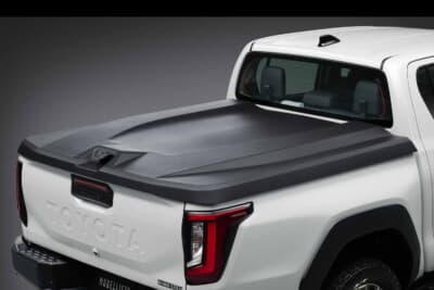 トヨタ新型ハイラックス:ハードトノカバー。ボディと一体化し洗練された印象に進化。盗難や風雨から大切な荷物を守ってくれる