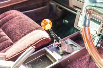トヨタ クラウン:マニュアル化に伴って装着された、遊び心あふれる個性的なシフトノブ
