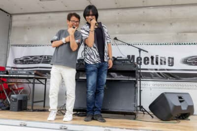 トヨタ 86:MCの鶴岡聡さんとゲストの鈴木学さんがステージを盛り上げていた