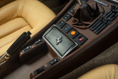 8万9125ユーロ（邦貨換算約1640万円）で落札された「1983年式フェラーリ400i」（C）Courtesy of RM Sotheby's