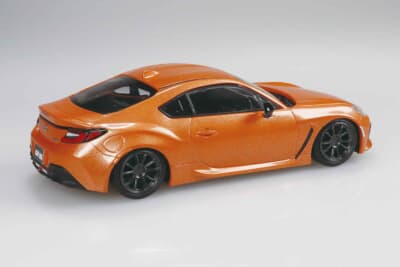 トヨタ GR86：実車の美しいプロポーションを再現したフレイムオレンジのリアクォーター