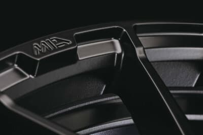 MIDエクスクルーシブ029M:スポークの端にわずかなボリュームを持たせることで、シャープな輪郭を強調