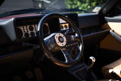 9万4300ユーロ（邦貨換算約1735万円）で落札されたランチア「デルタHFインテグラーレ エヴォルツィオーネII ディーラーコレクション」（C）Bonhams