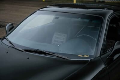 1万6875ポンド（邦貨換算約359万円）で落札されたマツダ「RX-7」（C）Iconicauctioneers