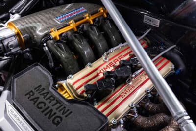 キメラ EVO38:軽量化と冷却効率を両立したメカニカルなパーツ群が並ぶ