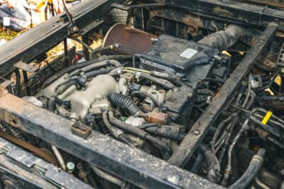 スバル サンバー トラック：配線の延長加工など最大の難関を乗り越えて自作で仕上げられたエンジンルーム