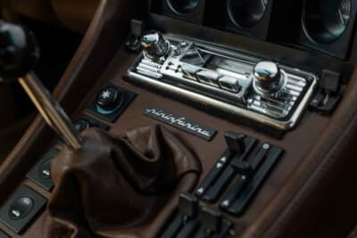 8万9125ユーロ（邦貨換算約1640万円）で落札された「1983年式フェラーリ400i」（C）Courtesy of RM Sotheby's
