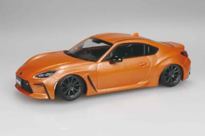 トヨタ GR86：スポーティなフロントマスクが際立つフレイムオレンジの完成見本