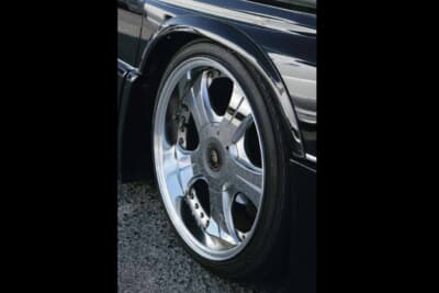 日産 E50型エルグランド：ホイールはスーパースターのロディオドライブ・ピュアスピリッツ・ラウウェル（フロント＝19×9、リア＝19×9.5）