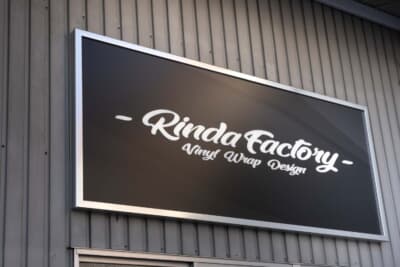 トヨタ・プロボックスラッピング:林田優希氏率いるリンダファクトリーは、若手のインストラーがその技術力を遺憾無く発揮