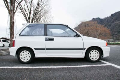 フォード フェスティバ 1.3S ホットエクステリア:軽自動車と同等のサイズで取り回しよし