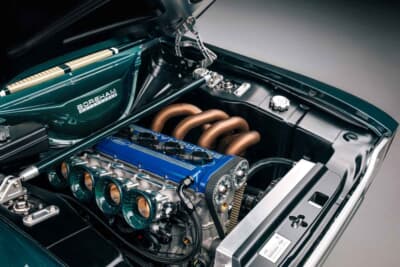 フォード エスコートMk1 RS：自然吸気エンジンが縦置きに搭載された美しいエンジンルームに圧倒される
