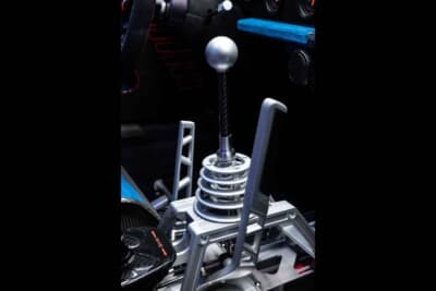 キメラ EVO38:職人の手によって緻密に組み上げられたシフトノブ周辺の造形