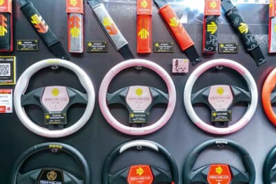 MOMO ステアリングホイールカバー：女性から支持を集める希少なピンクカラーモデルも設定