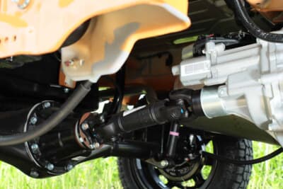 スズキ スーパーキャリイ:ACCによると車高を上げたことにより、プロペラシャフトが無理をしない角度にならないように開発したとか