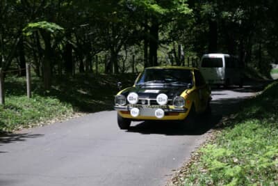 三菱 ランサー1600GSR:狭い林道セクションを果敢にアタックするA73型ランサー