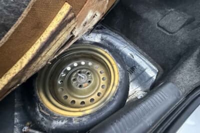 1万〜1万2000ポンド（邦貨換算約215万〜258万円）で現在も販売中のスバル インプレッサWRX STI SpecD (C)Iconicauctioneers