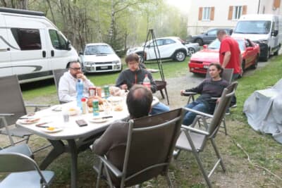 スイス トヨタ博物館：休館中にもかかわらず有志のスタッフが集まり和やかに親睦を深めている