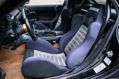 1万6875ポンド（邦貨換算約359万円）で落札されたマツダ「RX-7」（C）Iconicauctioneers