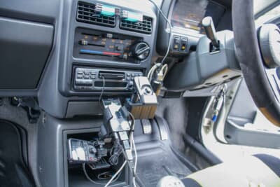 フォード フェスティバ 1.3S ホットエクステリア:懐かしいカセットを介して音楽を楽しむ。