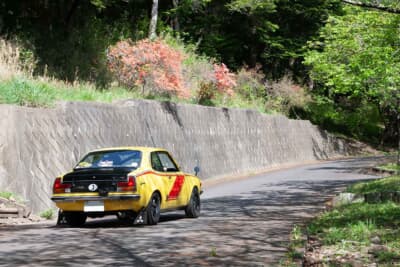 三菱 ランサー1600GSR:次なるチェックポイントを目指して山道を駆け上がっていく