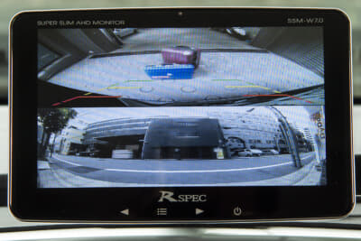 データシステムAHDモニター(SSM-W7.0):フロントカメラとリアカメラの映像を上下2分割で表示