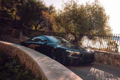 BRABUS BODO：海岸沿いの美しいワインディングを走る雄姿