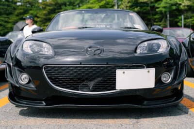 マツダ NCロードスター:インテグラル神戸製のカナードとジェットストリーム製リップスポイラーを装着。フロントフェイスを引き締める
