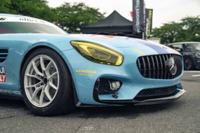 メルセデスAMG GT S：バンパーには小型カメラのマウントをセットしている。走行動画はOffice MのYoutubeチャンネルで配信中だ