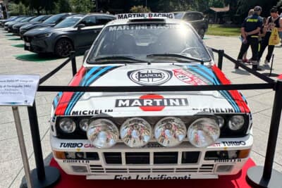 ランチア デルタ：マルティニカラーのデルタ。迫力あるフロントグリルとライトポッド