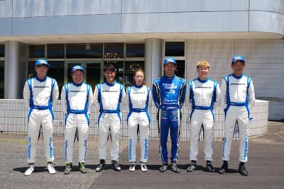 PROXES DRIVING PLEASURE:ゲストドライバーは昨年の５人から８人へと増えた。コンテンツの充実はもちろんのこと、来場者へのホスピタリティまで余裕があった