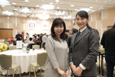 ベントレー 4 1/4リッター：表彰式の会場にて記念撮影。総合順位でも見事9位という好成績を残し魅了した