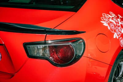 トヨタ 86: 純正テールランプにはスモークがかけられている