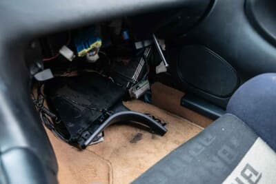 1万6875ポンド（邦貨換算約359万円）で落札されたマツダ「RX-7」（C）Iconicauctioneers