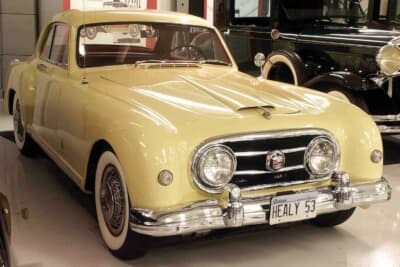 ドナルド・ヒーレーが設計しナッシュのV8エンジンを搭載した1953年式ナッシュ ヒーレー