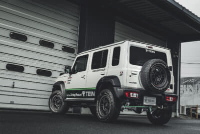 TEIN STREET ADVANCE Z4を装着したジムニーノマドのリア73カット