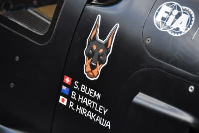 TOYOTA GAZOO Racingの8号車には凛々しいワンコのステッカーが。どこのワンコでしょうか？