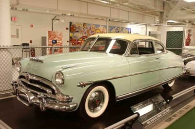 ステップダウン構造を持つハドソン最後のモデルである1953年式ハドソン ホーネット