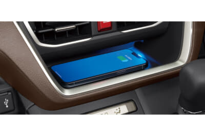 ダイハツ ムーヴ：ワイヤレス充電機能（Qi）