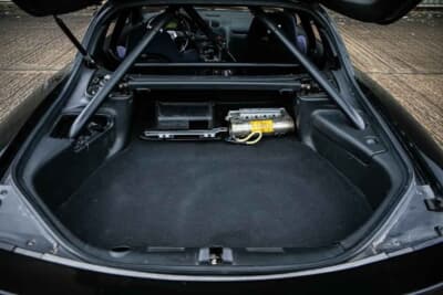 1万6875ポンド（邦貨換算約359万円）で落札されたマツダ「RX-7」（C）Iconicauctioneers