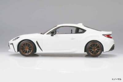 トヨタ GR86：エアロパーツの造形も忠実に立体化されたクリスタルホワイトパール