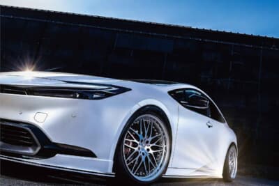 トヨタ プリウス:車高を落として低くドレッシーに走れるエアロを前提に設計される