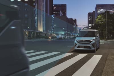 ダイハツ ムーヴ：検知距離や対応速度の向上を図った最新ステレオカメラを搭載した「スマートアシスト」