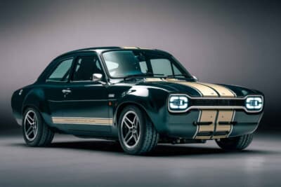 フォード エスコートMk1 RS：深みのあるグリーンにストライプが映える美しいフロントビュー