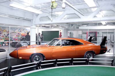 巨大なリアウイングが目を引くモータースポーツ生まれの1969年式ダッジ チャージャーデイトナ